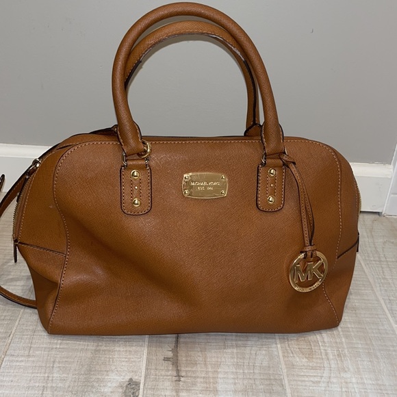 Beautiful tan Michael Kors bag - Picture 2 of 15